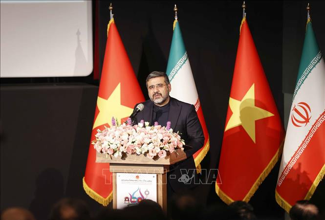 Bộ trưởng Văn hóa và Định hướng Hồi giáo Iran Mohammad Mehdi Esmaili phát biểu.