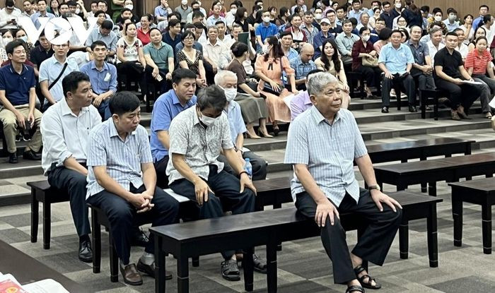 Ông Lê Thanh Thản cùng đồng phạm hầu tòa.