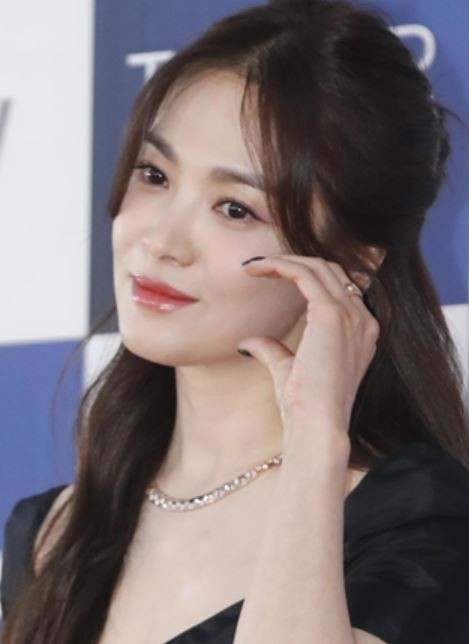 Song Hye Kyo nói về hành trình của cô với tư cách là một diễn viên. Song Hye Kyo nói về hành trình của cô với tư cách là một diễn viên.