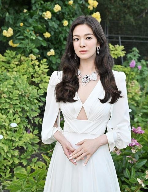 Song Hye Kyo ngày càng được công nhận sau thành công vang dội của bộ phim The Glory. Song Hye Kyo ngày càng được công nhận sau thành công vang dội của bộ phim The Glory.