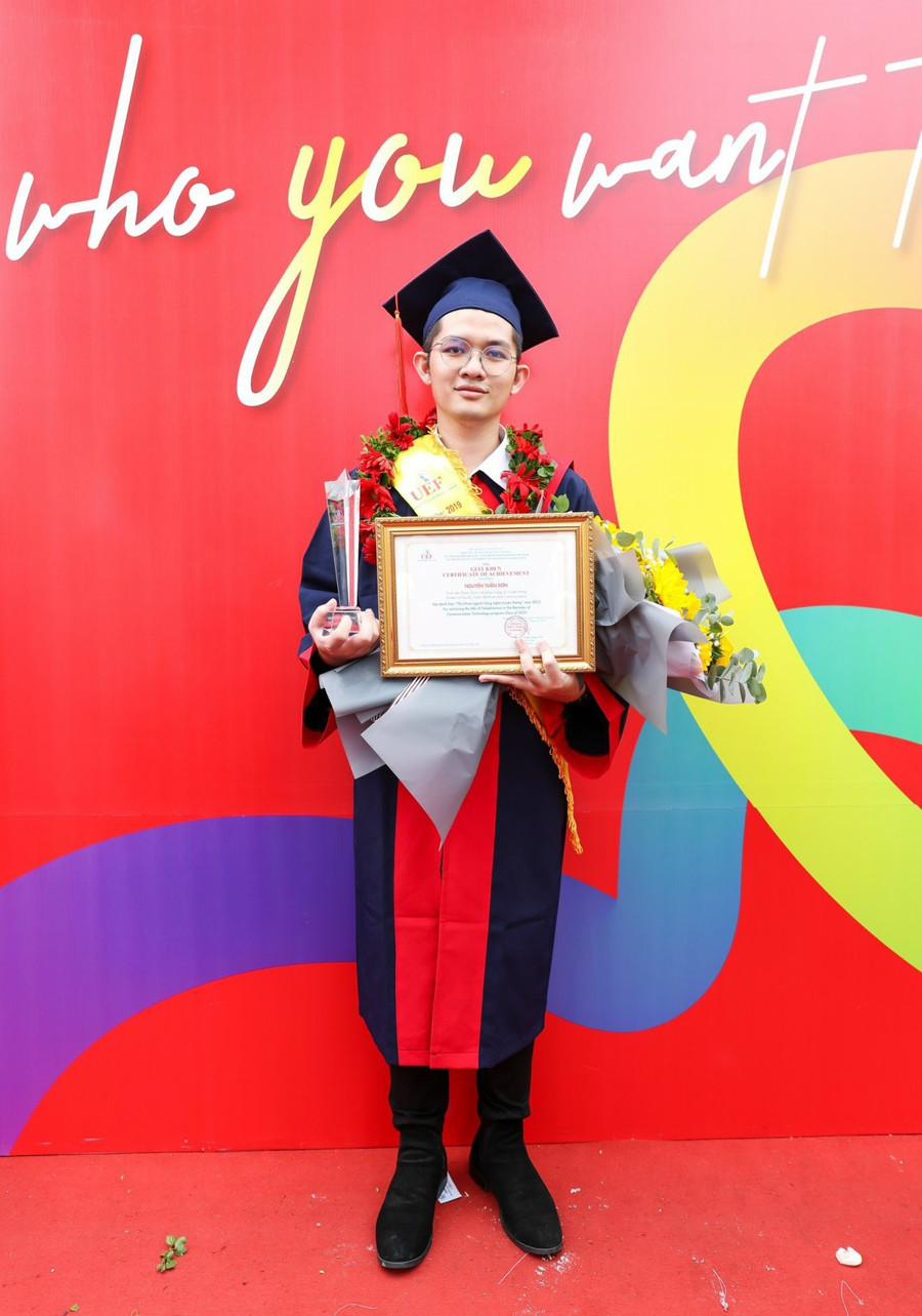 Nguyễn Tuấn Sơn là thủ khoa đầu ra ngành Công nghệ Truyền thông Đại học Kinh tế - Tài chính TP HCM Nguyễn Tuấn Sơn là thủ khoa đầu ra ngành Công nghệ Truyền thông Đại học Kinh tế - Tài chính TP HCM