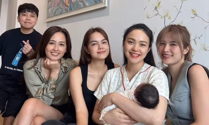 Hai mẹ con Minh Hằng sức khỏe hiện ổn định.