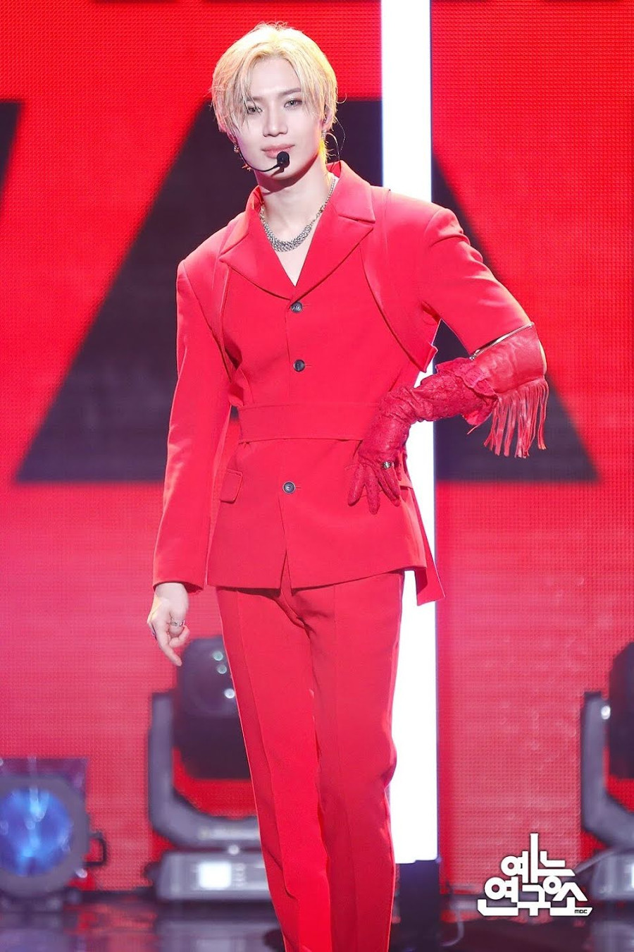 Taemin (SHINee): Cùng với việc là maknae của SHINee, Taemin còn là vũ công và ca sĩ chính của nhóm.