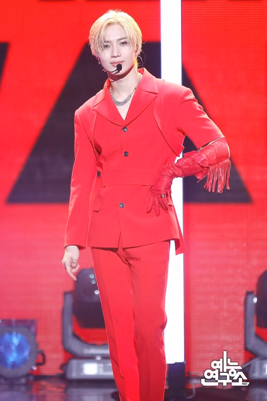 Taemin (SHINee): Cùng với việc là maknae của SHINee, Taemin còn là vũ công và ca sĩ chính của nhóm.