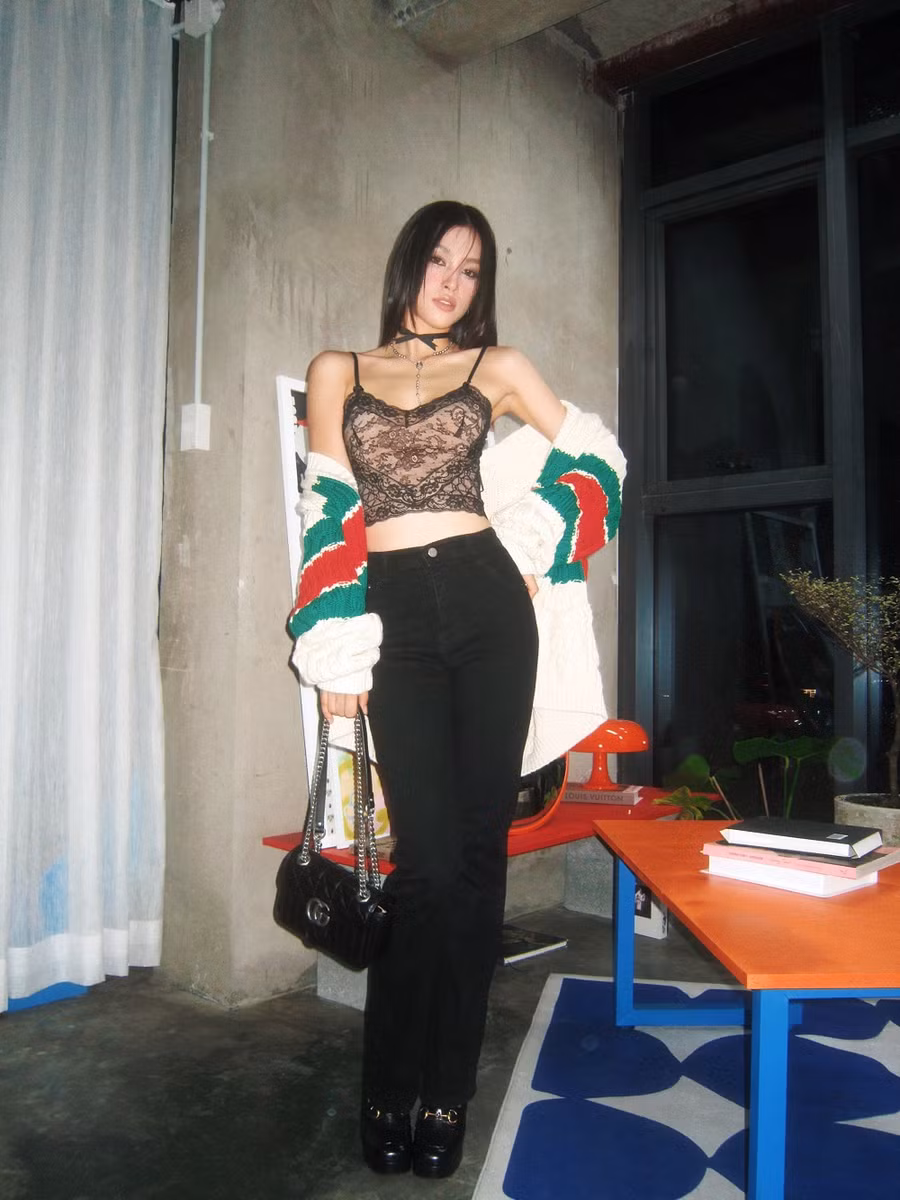 Bộ ảnh của Hoa hậu Tiểu Vy nhanh chóng nhận được lời khen và lời chúc mừng từ nhiều người hâm mộ.