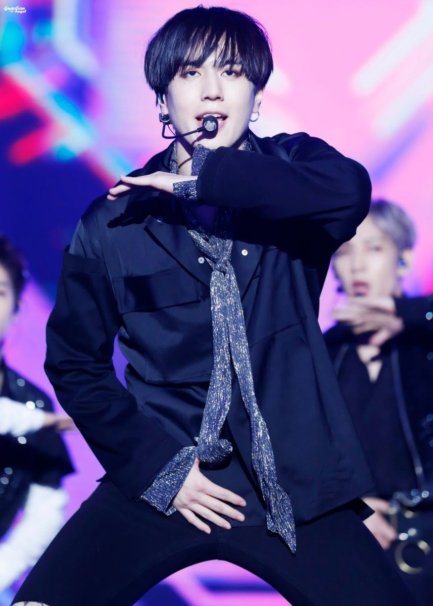 Yugyeom (GOT7): Cùng với việc là maknae của GOT7, Yugyeom còn là vũ công chính của nhóm.