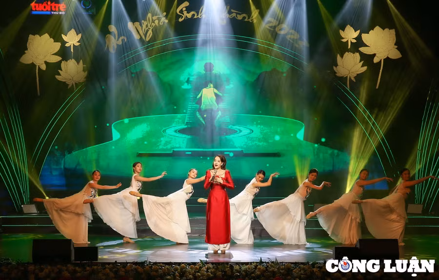 Các tiết mục “Lòng mẹ” (nhóm Chuông gió); “Mẹ yêu ơi” (Ngọc Khánh Chi); “Cha già rồi đúng không” (Lê Anh, Lê Trang và vũ đoàn Oscar); “Ước mơ của mẹ” (Sao mai Nguyễn Thu Thủy và CLB Sao tuổi thơ); “Tiếng gọi mẹ cha” (Ngọc Ký), “Ơn nghĩa sinh thành” (tập thể nghệ sĩ)…