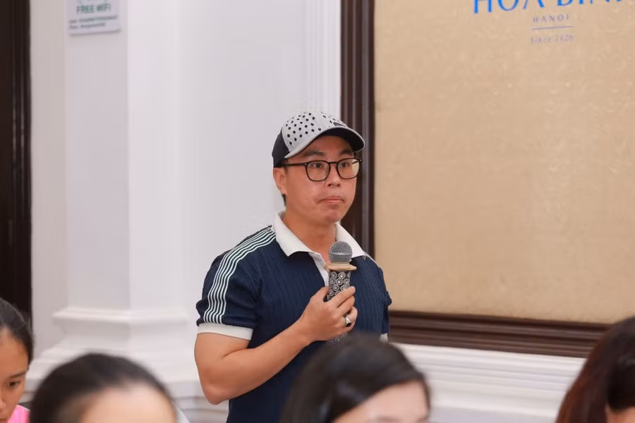 Phóng viên các cơ quan báo chí nêu câu hỏi tới Ban tổ chức chương trình.