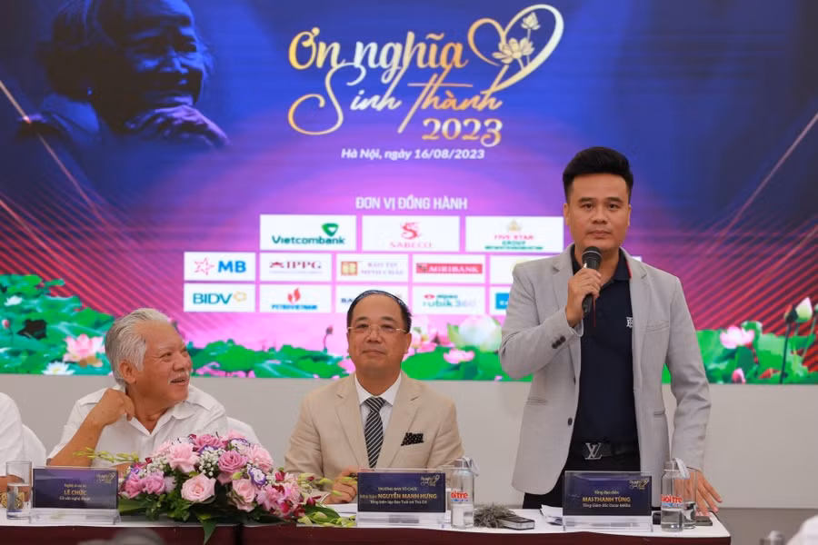 Đạo diễn Mai Thanh Tùng thông tin tại buổi gặp mặt báo chí.