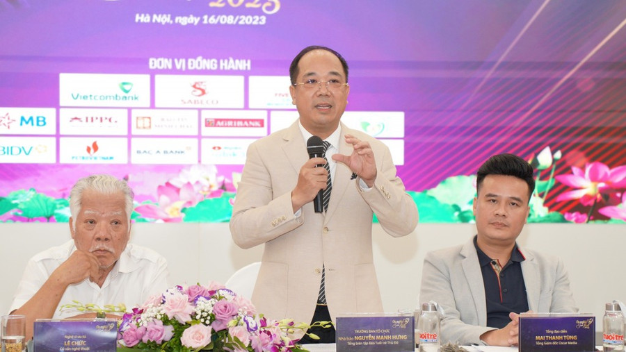 Tổng Biên tập báo Tuổi trẻ Thủ đô Nguyễn Mạnh Hưng chia sẻ tại buổi gặp mặt báo chí. Tổng Biên tập báo Tuổi trẻ Thủ đô Nguyễn Mạnh Hưng chia sẻ tại buổi gặp mặt báo chí.