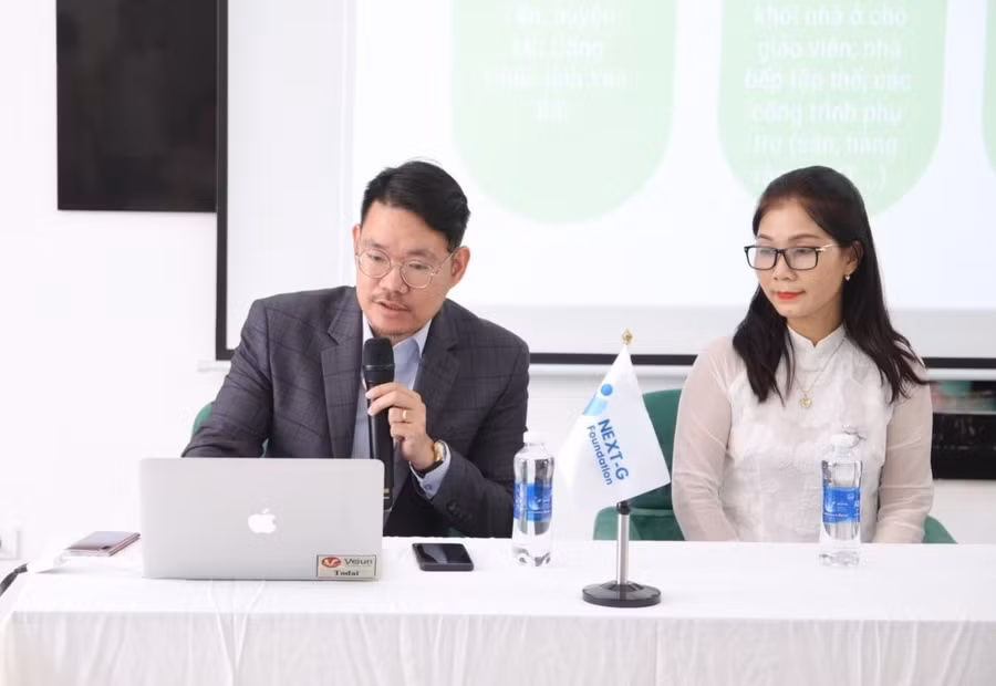 Ông Hưng Bùi - Giám đốc truyền thông Quỹ tóm tắt điều lệ giải