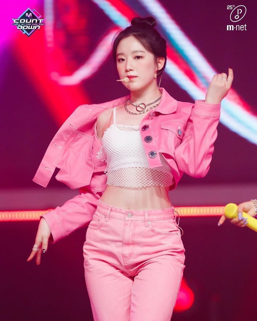 Shuhua ((G)I-DLE): Cùng với việc là maknae của (G)I-DLE, Shuhua còn là giọng ca phụ của nhóm.