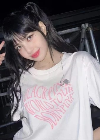 Lisa được biết tới là thành viên nổi tiếng nhất trong BLACKPINK. Lisa được biết tới là thành viên nổi tiếng nhất trong BLACKPINK.