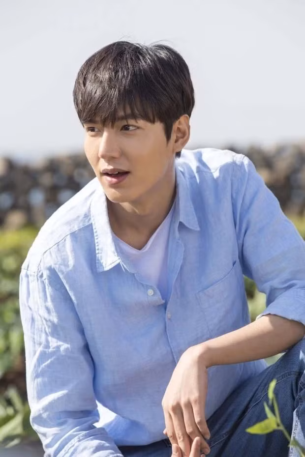 Lee Min Ho đứng ở vị trí 55 trong danh sách với số tiền 200.000 USD (gần 4,8 tỷ đồng) kiếm được từ 1 bài đăng quảng cáo trên trang Instagram cá nhân.
