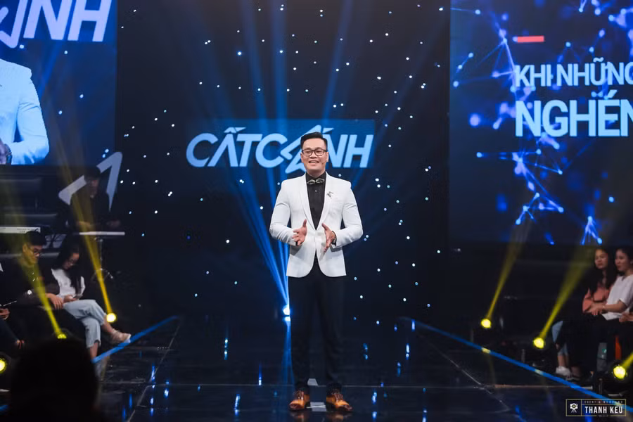 Thầy Đức Anh từng xuất hiện trong chương trình Cất Cánh của VTV về chủ đề Thầy-trò và cuộc sống 4.0. Ảnh nhân vật cung cấp