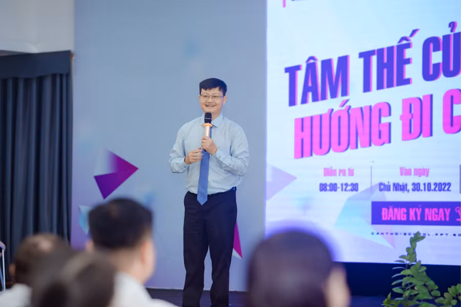 PGS.TS Tống Xuân Tám (Trường ĐH Sư phạm TPHCM) chia sẻ tại hội thảo.