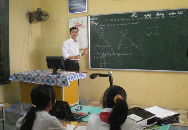 Thầy Hoàng Hải Dương trong một giờ lên lớp