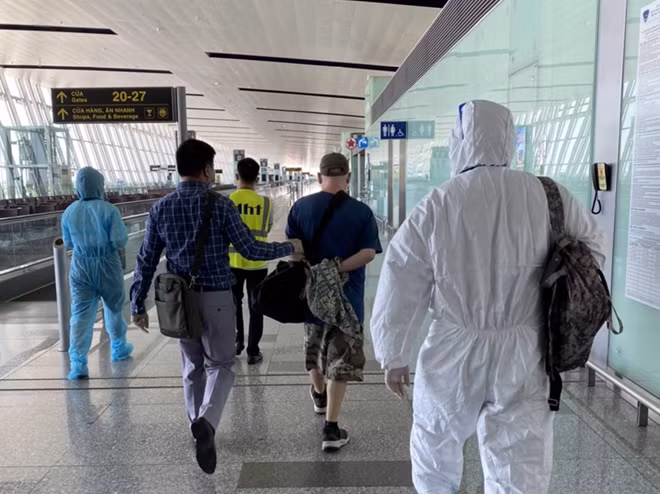 Dẫn giải đối tượng Wade Astle.