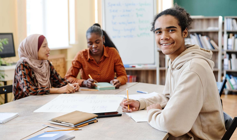 Sinh viên tị nạn cần được hỗ trợ để bảo đảm việc học tập. Ảnh: IT