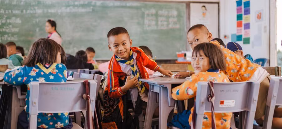 Ngoài mức lương thấp hơn mức trung bình, giáo viên ở Thái Lan còn phải vật lộn với khoản nợ tiêu dùng lớn. Ảnh: Impact-teaching