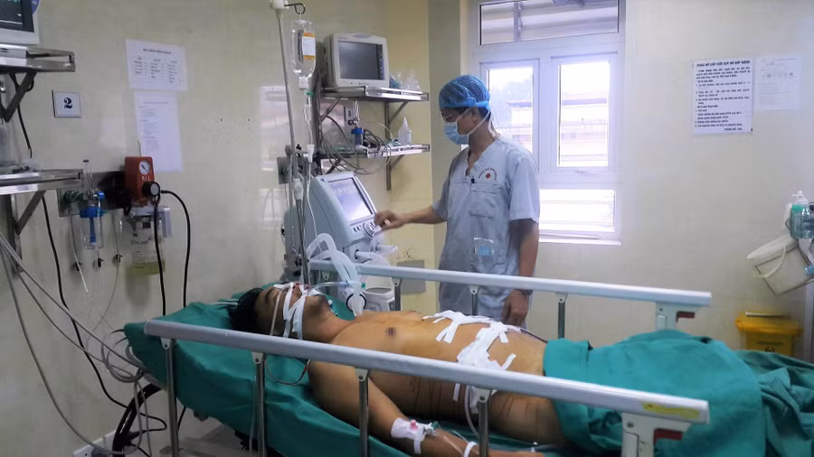 Sau 4h phẫu thuật, bệnh nhân qua cơn nguy kịch.