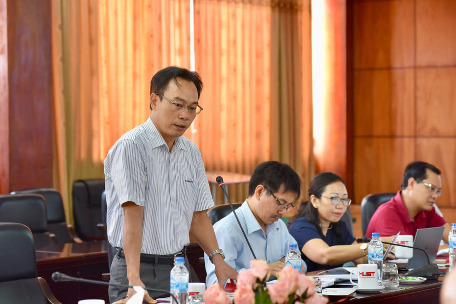 PGS.TS Hoàng Minh Sơn báo cáo tại Hội nghị