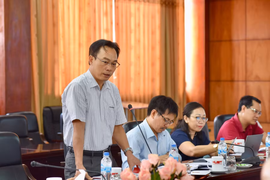 PGS.TS Hoàng Minh Sơn báo cáo tại Hội nghị