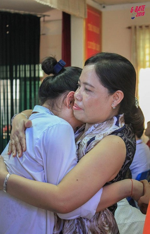 Nước mắt tiếc nuối của một thí sinh sau phần tranh biện Nước mắt tiếc nuối của một thí sinh sau phần tranh biện