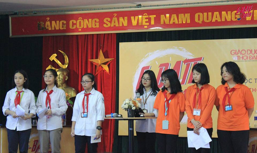 Nghiêm túc lắng nghe những góp ý từ Ban Giám khảo là các thầy cô giáo, đại diện CMHS nhà trường Nghiêm túc lắng nghe những góp ý từ Ban Giám khảo là các thầy cô giáo, đại diện CMHS nhà trường