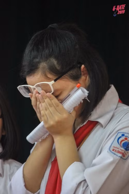 Con tiếc quá không nói luận điểm đấy!