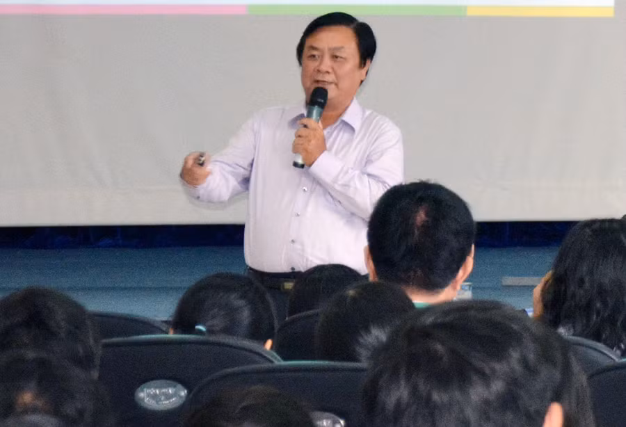 Bí thư Tỉnh ủy Lê Minh Hoan chia sẻ về giáo dục và khởi nghiệp tại Trường ĐH Đồng Tháp. 