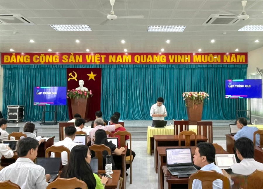 Báo cáo viên triển khai các nội dung tập huấn. Báo cáo viên triển khai các nội dung tập huấn.