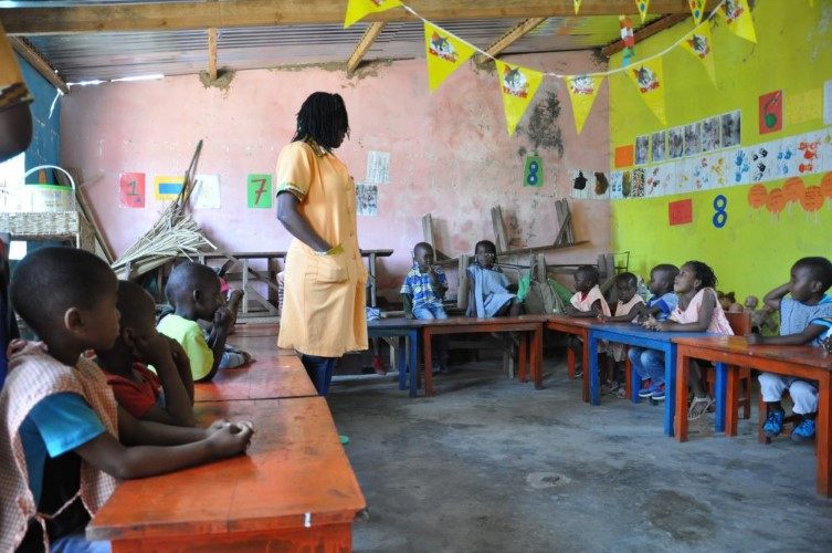 Hệ thống giáo dục Mozambique vẫn tồn tại nhiều khó khăn. Hệ thống giáo dục Mozambique vẫn tồn tại nhiều khó khăn.