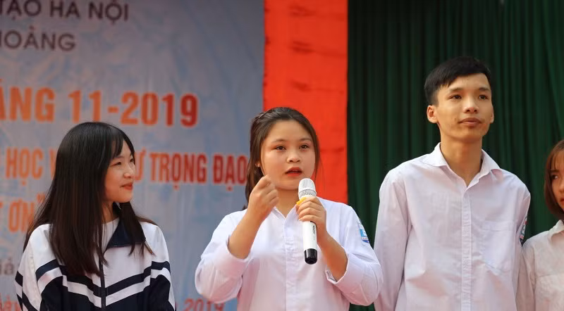 Học sinh Trường THPT Lưu Hoàng.