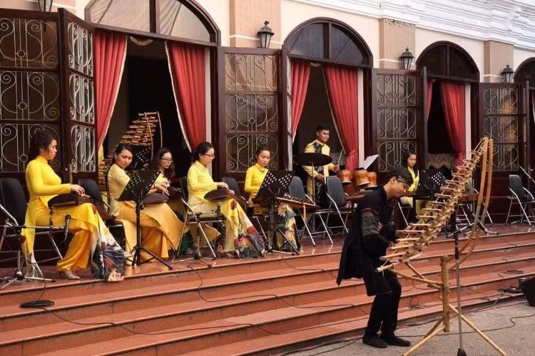 Một buổi biểu diễn của giảng viên, sinh viên Nhạc viện TPHCM, nơi đào tạo trình độ âm nhạc từ trung cấp đến ĐH.