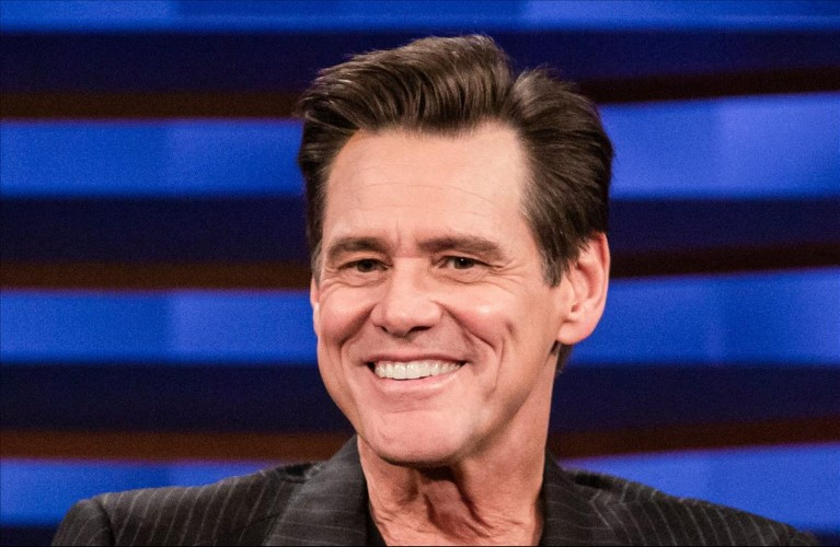 Jim Carrey với biểu cảm vui nhộn, giàu sức sống.
