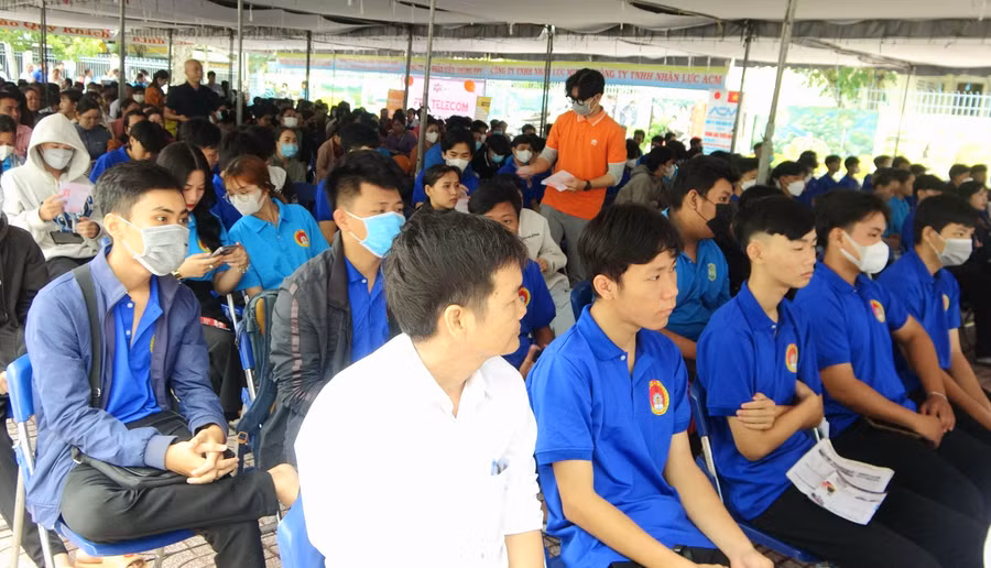 Đại biểu và người lao động tham gia Ngày hội.