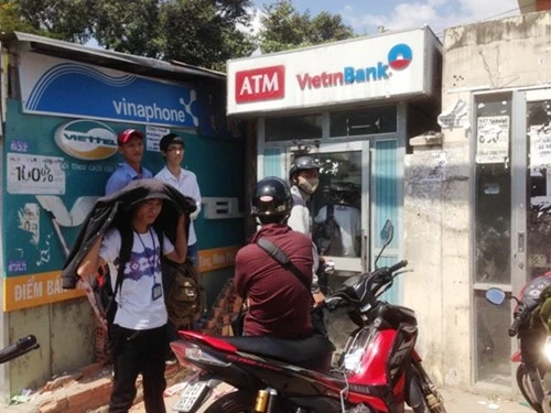 Buồng máy ATM của ngân hàng Vietinbank - nơi bị băng nhóm đi ô tô nạy phá nhằm trộm tài sản