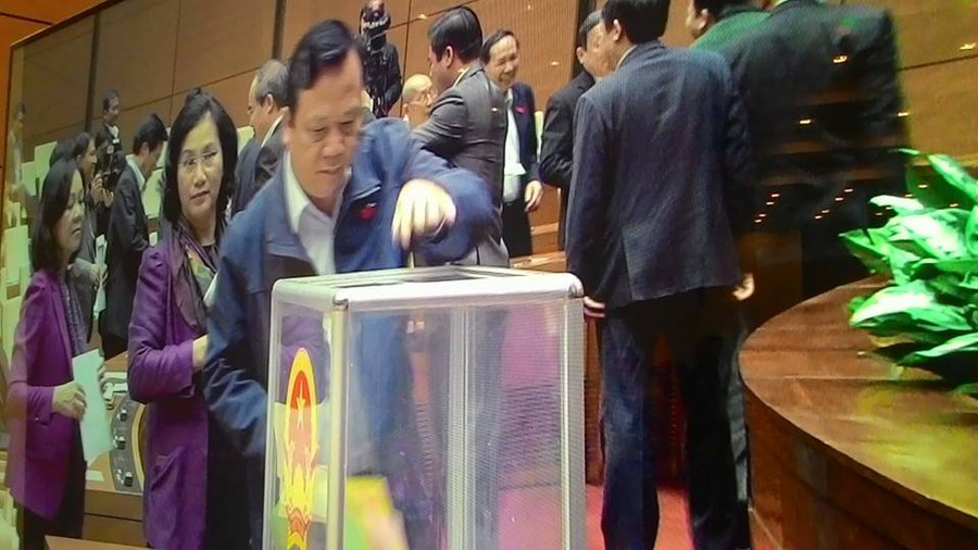 Đúng 9h00 sáng nay (15/11) ĐBQH đã bỏ phiếu tín nhiệm với 50 chức danh do Quốc hội bầu và phê chuẩn (Ảnh MQ) Đúng 9h00 sáng nay (15/11) ĐBQH đã bỏ phiếu tín nhiệm với 50 chức danh do Quốc hội bầu và phê chuẩn (Ảnh MQ)