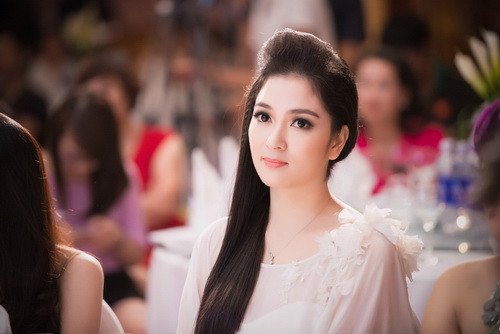 Đường tình duyên lận đận của hoa hậu, á hậu Việt - Ảnh 17 Đường tình duyên lận đận của hoa hậu, á hậu Việt - Ảnh 17