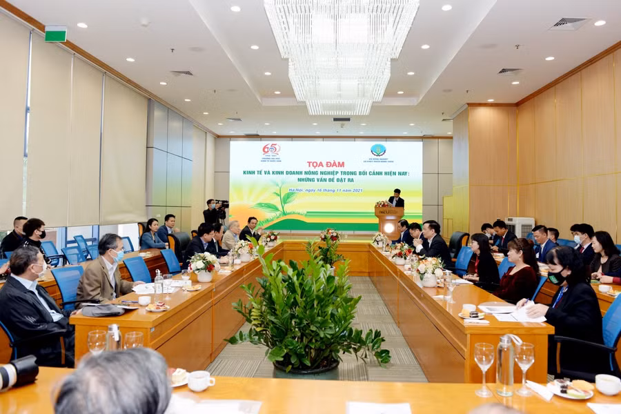 Tọa đàm khoa học “Kinh tế và Kinh doanh Nông nghiệp trong bối cảnh hiện nay: Những vấn đề đặt ra”.