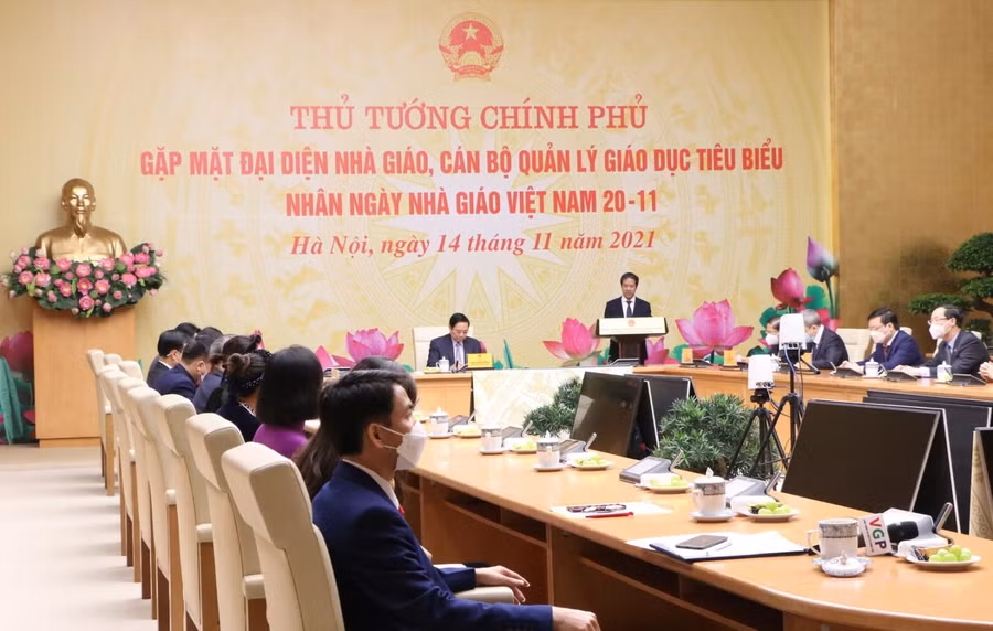 Bộ trưởng Bộ Giáo dục và Đào tạo Nguyễn Kim Sơn phát biểu tại buổi gặp mặt.