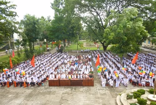Hình ảnh khai giảng năm học mới tại Trường THPT Tháp Mười