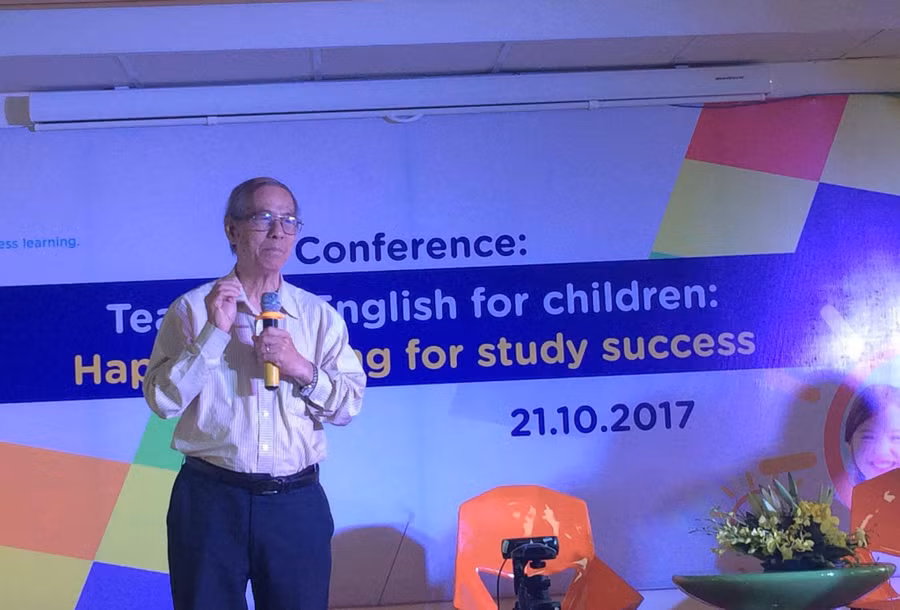 Thầy Nguyễn Quốc Hùng chia sẻ tâm huyết về dạy học tiếng Anh. 