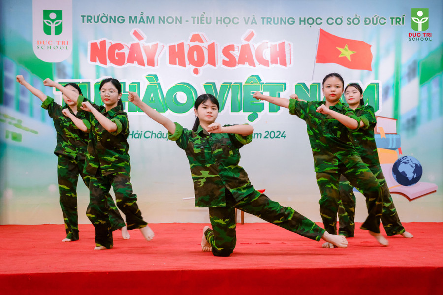 Một tiết mục biểu diễn của học sinh Trường Tiểu học - THCS Đức Trí trong ngày Hội sách mang chủ đề “Tự hào Việt Nam”. Một tiết mục biểu diễn của học sinh Trường Tiểu học - THCS Đức Trí trong ngày Hội sách mang chủ đề “Tự hào Việt Nam”.