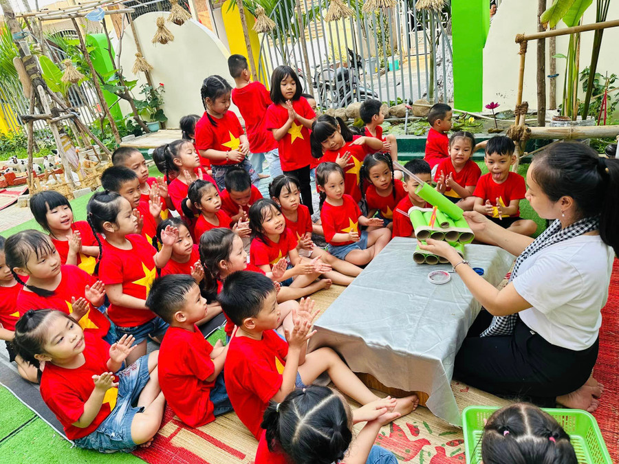 Hoạt động sáng tạo của Lớp Lớn, Trường Mầm non Bình Minh: Tạo hình Bé làm xe tăng. Hoạt động sáng tạo của Lớp Lớn, Trường Mầm non Bình Minh: Tạo hình Bé làm xe tăng.