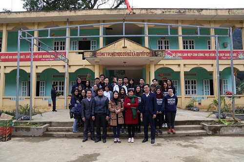 Năm 2017, 3.500 suất bánh kẹo gửi tới các em HS tỉnh Hòa Bình. Năm 2017, 3.500 suất bánh kẹo gửi tới các em HS tỉnh Hòa Bình.