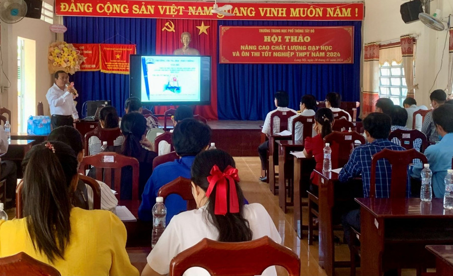 Hội thảo Nâng cao chất lượng dạy học và ôn thi tốt nghiệp THPT năm 2024 do Trường THPT Tây Đô (Hậu Giang) tổ chức. Ảnh: NTCC