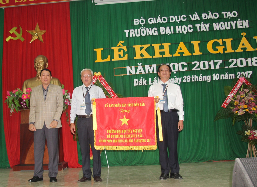Trường ĐH Tây Nguyên khai giảng năm học 2017-2018