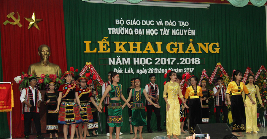 Tiết mục văn nghệ chào mừng lễ khai giảng